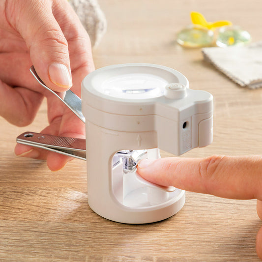 Nagelknipper met LED-lampje, vergrootglas en vijl